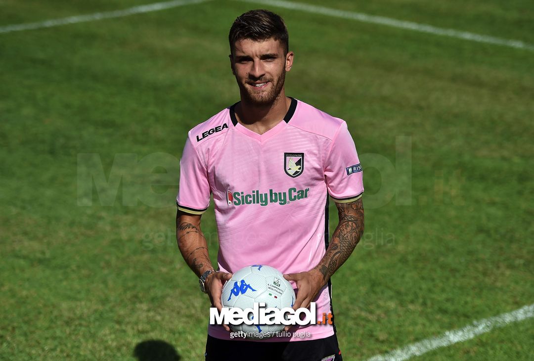  PALERMO, ITALY - SEPTEMBER 04:  Gaetano Monachello poses during his presentation as a new player of US Citta' di Palermo at Carmelo Onorato sport center on September 4, 2017 in Palermo, Italy.  (Photo by Tullio M. Puglia/Getty Images) 