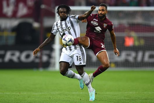 TURIN, ITALY - OCTOBER 15: Moise Kean of Juventus is challenged by Koffi Djidji of Torino FC during the Serie A match between Torino FC and Juventus at Stadio Olimpico di Torino on October 15, 2022 in Turin, Italy. (Photo by Valerio Pennicino/Getty Images) Djidji compie 30 anni e va in scadenza: il futuro è tutto da scrivere- immagine 2