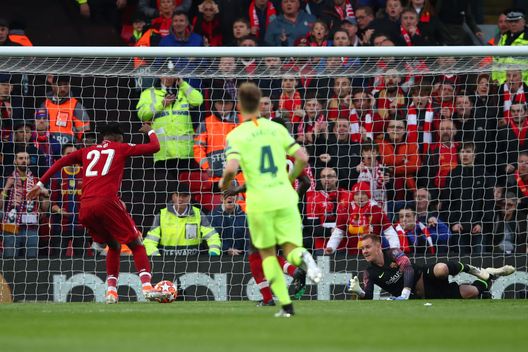 LIVERPOOL, ENGLAND - MAY 07: Divock Origi (27) scores his team's first goal during the UEFA Champions League Semi Final second leg match between Liverpool and Barcelona at Anfield on May 07, 2019 in Liverpool, England. (Photo by Clive Brunskill/Getty Images) Quando Crouch si “innamorò” di Origi: “Guardo mio figlio e penso che avrei dovuto chiamarlo Divock” - immagine 1
