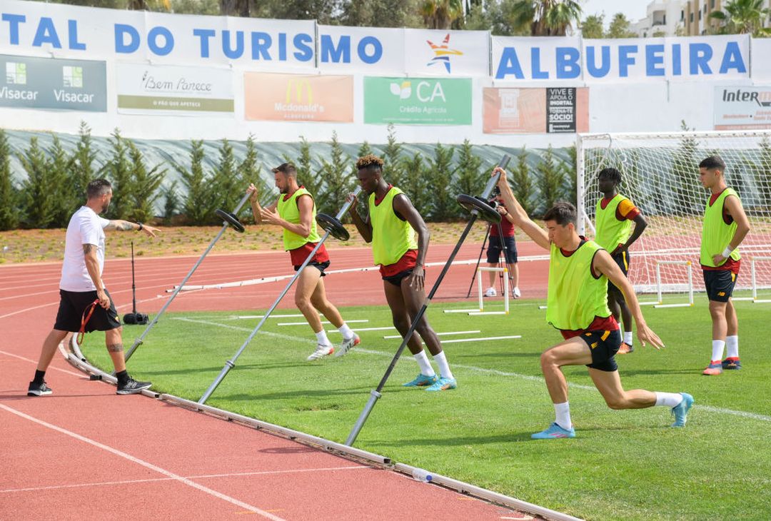 Roma in campo in Portogallo per l’allenamento mattutino – FOTO GALLERY - immagine 24