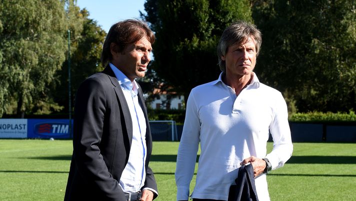 COMO, ITALY - AUGUST 27: Coach Italy Antonio Conte and Team Manager Italy Gabriele Oriali during FC Internazionale Training Session at Appiano Gentile on August 27, 2014 in Como, Italy. (Photo by Claudio Villa - Inter/Inter via Getty Images) COMO, ITALY - AUGUST 27: Coach Italy Antonio Conte and Team Manager Italy Gabriele Oriali during FC Internazionale Training Session at Appiano Gentile on August 27, 2014 in Como, Italy. (Photo by Claudio Villa - Inter/Inter via Getty Images)