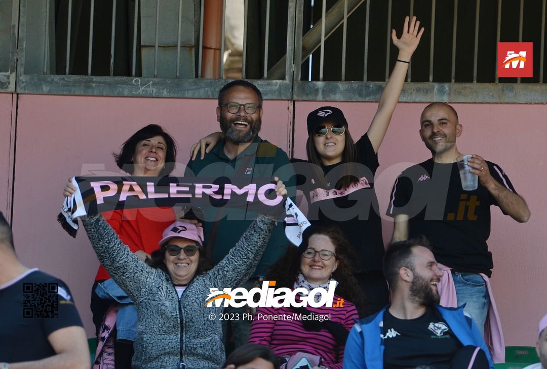 FOTOTIFO Palermo-Spal 2-1, gli scatti ai tifosi al “Renzo Barbera” (GALLERY) - immagine 43