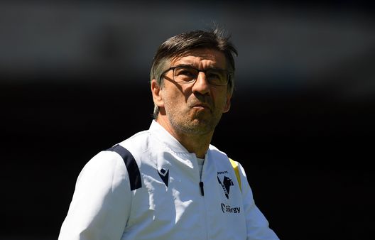 VERONA, ITALY - MAY 09: Ivan Juric head coach of Hellas Verona looks on before the Serie A match between Hellas Verona FC and Torino FC at Stadio Marcantonio Bentegodi on May 09, 2021 in Verona, Italy. Sporting stadiums around Italy remain under strict restrictions due to the Coronavirus Pandemic as Government social distancing laws prohibit fans inside venues resulting in games being played behind closed doors. (Photo by Alessandro Sabattini/Getty Images) VERONA, ITALY - MAY 09: Ivan Juric head coach of Hellas Verona looks on before the Serie A match between Hellas Verona FC and Torino FC at Stadio Marcantonio Bentegodi on May 09, 2021 in Verona, Italy. Sporting stadiums around Italy remain under strict restrictions due to the Coronavirus Pandemic as Government social distancing laws prohibit fans inside venues resulting in games being played behind closed doors. (Photo by Alessandro Sabattini/Getty Images)