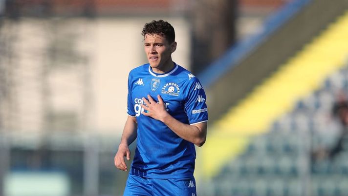 EMPOLI, ITALY - MARCH 20: Kristjan Asllani of Empoli FC looks on during the Serie A match between Empoli FC and Hellas Verona FC at Stadio Carlo Castellani on March 20, 2022 in Empoli, Italy. (Photo by Gabriele Maltinti/Getty Images) Asllani all’Inter, la cifra stupisce: i costi dell’operazione, oggi blitz per il colpo finale - immagine 1