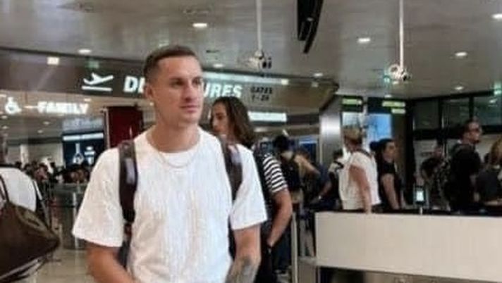 FOTO Palermo, Saric in viaggio verso la Sicilia: a breve il centrocampista in città  FOTO Palermo, Saric in viaggio verso la Sicilia: a breve il centrocampista in città - immagine 1