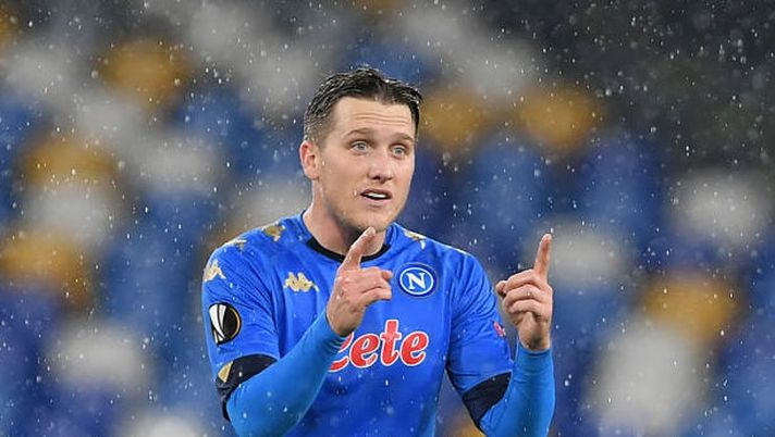 NAPLES, ITALY - DECEMBER 10: Piotr Zielinski of S.S.C. Napoli celebrates after he scores their team's first goal during the UEFA Europa League Group F stage match between SSC Napoli and Real Sociedad at Stadio Diego Armando Maradona on December 10, 2020 in Naples, Italy. Sporting stadiums around Italy remain under strict restrictions due to the Coronavirus Pandemic as Government social distancing laws prohibit fans inside venues resulting in games being played behind closed doors. (Photo by Francesco Pecoraro/Getty Images) Non fate questi errori per la vostra formazione al fanta: da Zielinski a Damsgaard - immagine 1