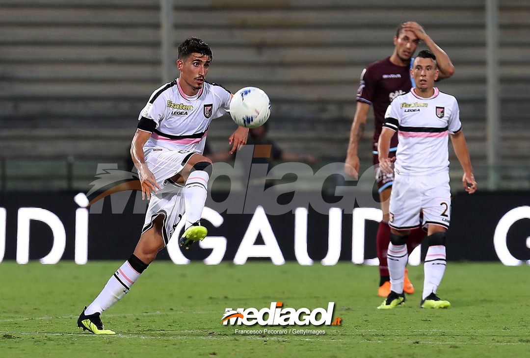  SALERNO, ITALY - AUGUST 25: Antonio Fiordilino of US Citta di Palermo in action during the Serie B match between US Salernitana and US Citta di Palermo on August 25, 2018 in Salerno, Italy.  (Photo by Francesco Pecoraro/Getty Images) 