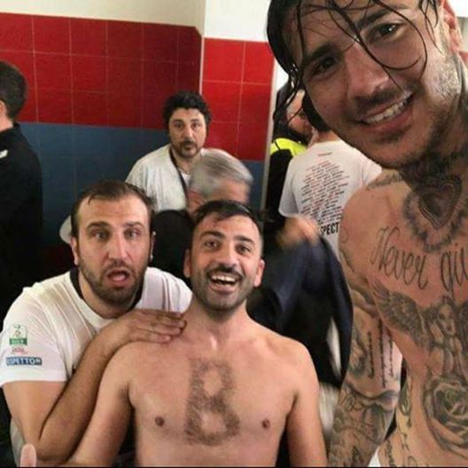 Pio e Amedeo negli spogliatoi del Foggia Pio e Amedeo negli spogliatoi del Foggia