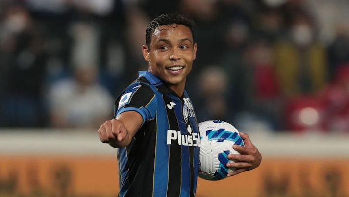 BERGAMO, ITALY - APRIL 27: Luis Muriel of Atalanta BC celebrates after scoring their team's fourth goal during the Serie A match between Atalanta BC and Torino FC at Gewiss Stadium on April 27, 2022 in Bergamo, Italy. (Photo by Emilio Andreoli/Getty Images) Serie A, tutti i convocati LIVE: fuori Muriel e Strefezza, prima chiamata per Izzo - immagine 1