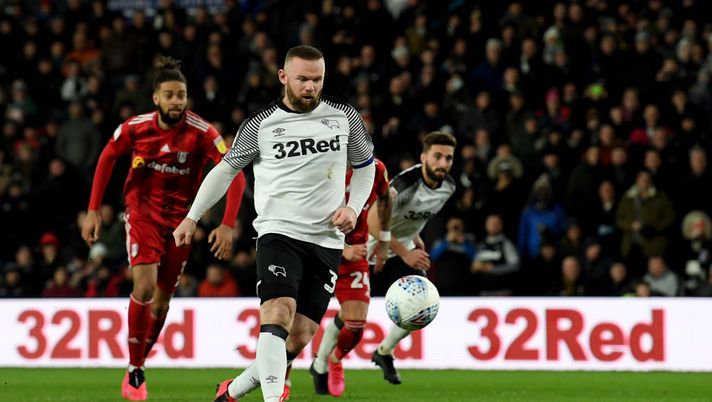 DERBY, ENGLAND - FEBRUARY 21: Wayne Rooney of Derby scores the opening goal with a 'Panenka' penalty during the Sky Bet Championship match between Derby County and Fulham at Pride Park Stadium on February 21, 2020 in Derby, England.  (Photo by Ross Kinnaird/Getty Images) 