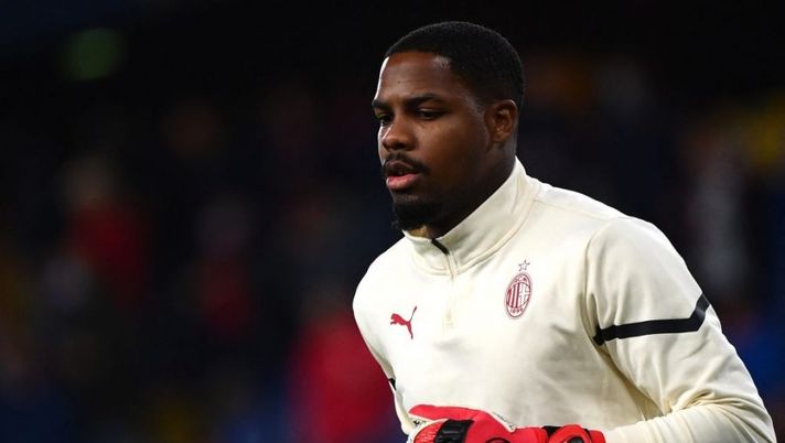 AC Milan's French goalkeeper Mike Maignan warms up prior to the Italian Serie A football match between Genoa and AC Milan on December 01, 2021 at the Luigi-Ferraris stadium in Genoa. (Photo by MARCO BERTORELLO / AFP) (Photo by MARCO BERTORELLO/AFP via Getty Images) PORTIERI – Chi mettere e chi evitare al fantacalcio: la divisione in fasce per la 18ma- immagine 1
