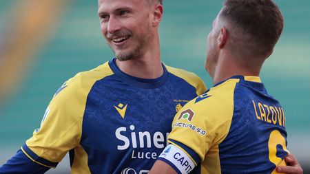 VERONA, ITALY - FEBRUARY 13: Antonin Barak of Hellas Verona celebrates with his team-mate Darko Lazovic during the Serie A match between Hellas Verona and Udinese Calcio at Stadio Marcantonio Bentegodi on February 13, 2022 in Verona, Italy. (Photo by Emilio Andreoli/Getty Images)