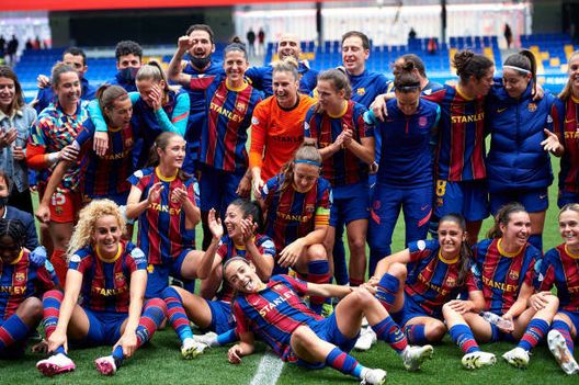 BARCELONA, SPAIN - MAY 02: FC Barcelona players celebrate their victory after the UEFA Women's Champions League Semi Final match between Barcelona and Paris Saint-Germain at Estadi Johan Cruyff on May 02, 2021 in Barcelona, Spain. After more than a year of closed doors games due to the Coronavirus Pandemic, a total of 1000 spectators, who must comply safety and social distancing measures to facilitate the traceability of all attendees, have been allowed to enter the stadium for a FC Barcelona Women's match as a result of the new measures set by Catalan Government for open air sporting facilities. (Photo by Alex Caparros - UEFA/UEFA via Getty Images) BARCELONA, SPAIN - MAY 02: FC Barcelona players celebrate their victory after the UEFA Women's Champions League Semi Final match between Barcelona and Paris Saint-Germain at Estadi Johan Cruyff on May 02, 2021 in Barcelona, Spain. After more than a year of closed doors games due to the Coronavirus Pandemic, a total of 1000 spectators, who must comply safety and social distancing measures to facilitate the traceability of all attendees, have been allowed to enter the stadium for a FC Barcelona Women's match as a result of the new measures set by Catalan Government for open air sporting facilities. (Photo by Alex Caparros - UEFA/UEFA via Getty Images)