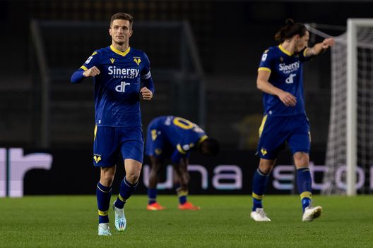 Verona (Photo by Emmanuele Ciancaglini/Getty Images) Verona-Cremonese 2-0, la doppietta di Lazovic rilancia gli scaligeri- immagine 2