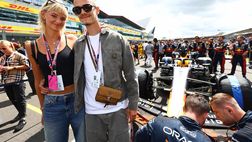 Romeo Beckham annuncia la separazione da Mia Regan: “Dopo 5 anni d’amore ci siamo lasciati”