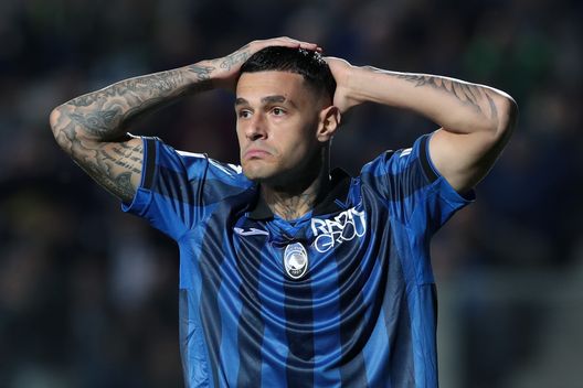 BERGAMO, ITALY - OCTOBER 22: Gianluca Scamacca of Atalanta BC reacts after a missed chance during the Serie A TIM match between Atalanta BC and Genoa CFC at Gewiss Stadium on October 22, 2023 in Bergamo, Italy. (Photo by Emilio Andreoli/Getty Images)  Atalanta-Liverpool