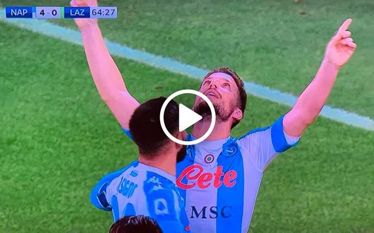 Mertens sigilla Napoli-Lazio: meraviglioso gol del 4-0 e dedica alla nonna in lacrime | VIDEO Mertens sigilla Napoli-Lazio: meraviglioso gol del 4-0 e dedica alla nonna in lacrime | VIDEO