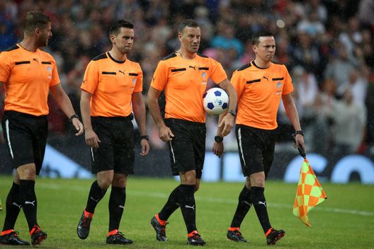 Mark Clattenberg referee (Photo by Lynne Cameron/Getty Images) Mark Clattenberg referee (Photo by Lynne Cameron/Getty Images)
