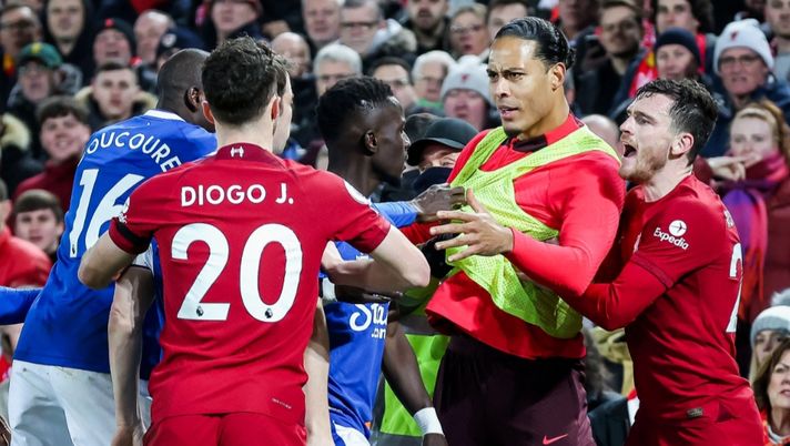 Scintille Merseysyde derby: Everton, tutti contro Robertson ma Van Dijk si alza dalla panchina… - immagine 1