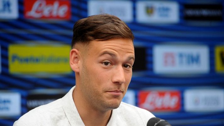 BOLOGNA, ITALY - JUNE 10: Alessandro Murgia player of Italy U 21 National Football Team looks on after the press conference at Casteldebole Training Center on June 10, 2019 in Bologna, Italy. (Photo by Mario Carlini / Iguana Press/Getty Images)  Murgia, matrimonio in crisi? Flirt con la Deganello, i due insieme a Ibizia. Lei… - immagine 1
