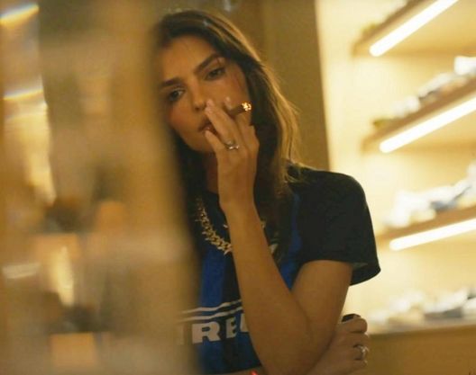 Emily Ratajkowski con la maglia dell’Inter nel nuovo singolo di Travis Scott: tifosi stregati- immagine 2