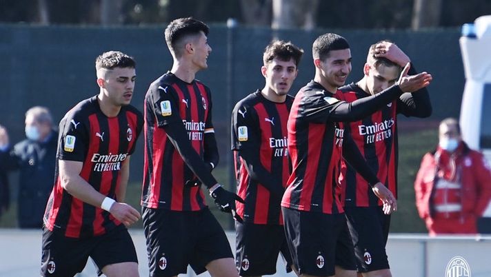 Un'esultanza del Milan Primavera 2020-2021 al termine del match vinto 4-0 contro l'Empoli | AC Milan News (acmilan.com) Un'esultanza del Milan Primavera 2020-2021 al termine del match vinto 4-0 contro l'Empoli | AC Milan News (acmilan.com)