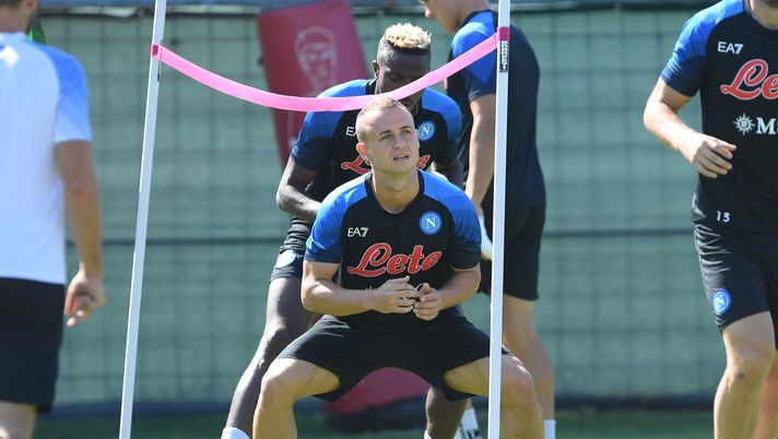 Foto SSCN Lobotka, il Napoli vuole blindarlo: pronta un’offerta in bianco per lo slovacco - immagine 1