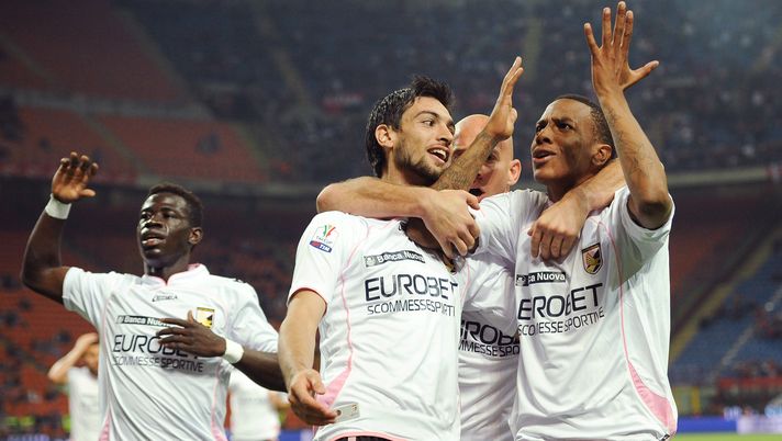 MILAN, ITALY - APRIL 20:  Abel Hernandez (R) of Palermo celebrates with mates after scoring his team's second goal during the TIM Cup semifinal match between AC Milan and US Citta di Palermo at Stadio Giuseppe Meazza on April 20, 2011 in Milan, Italy.  (Photo by Tullio M. Puglia/Getty Images) 