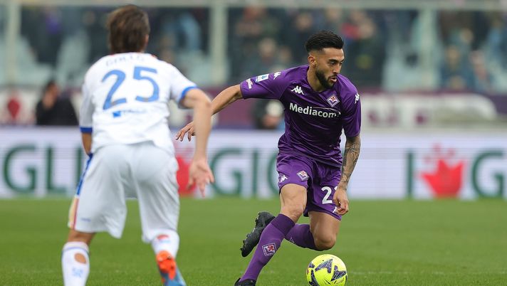 FLORENCE, ITALY - MARCH 19: Nicolas Ivan Gonzalez of ACF Fiorentina in action during the Serie A match between ACF Fiorentina and US Lecce at Stadio Artemio Franchi on March 19, 2023 in Florence, Italy. (Photo by Gabriele Maltinti/Getty Images) Il gol dell’1-0: lo speaker e il pubblico lo assegnano a Gonzalez, ma lui chiarisce - immagine 1