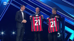 VIDEO Festival di Sanremo 2021: “Questo derby l’ho vinto io”. L’omaggio particolare di Ibra ad Amadeus e Fiorello