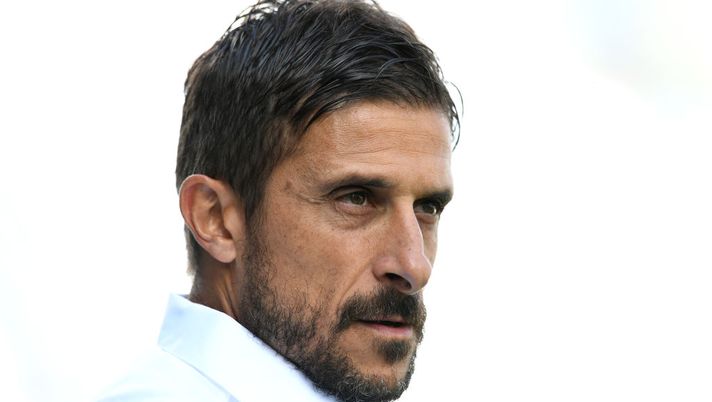 REGGIO NELL'EMILIA, ITALY - SEPTEMBER 11: Alessio Dionisi, Head Coach of US Sassuolo looks on prior to the Serie A match between US Sassuolo and Udinese Calcio at Mapei Stadium - Citta' del Tricolore on September 11, 2022 in Reggio nell'Emilia, Italy. (Photo by Alessandro Sabattini/Getty Images) Dionisi: “Erlic out per un problema muscolare: niente rischi. Frattesi e Laurienté…” - immagine 1