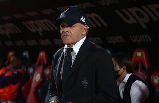 CROTONE, ITALY - MAY 22: Head coach of Fiorentina Giuseppe Iachini looks on during the Serie A match between FC Crotone at Stadio Comunale Ezio Scida on May 22, 2021 in Crotone, Italy. Sporting stadiums around Italy remain under strict restrictions due to the Coronavirus Pandemic as Government social distancing laws prohibit fans inside venues resulting in games being played behind closed doors (Photo by Maurizio Lagana/Getty Images) Iachini