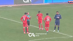 VIDEO / Spinge un compagno per fare espellere l’avversario