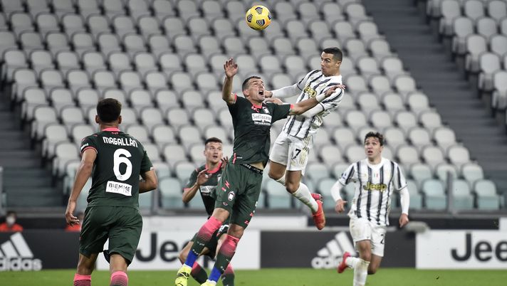 TURIN, ITALY - FEBRUARY 22: Cristiano Ronaldo of Juventus scores his team's second goal during the Serie A match between Juventus and FC Crotone at Allianz Stadium on February 22, 2021 in Turin, Italy. Sporting stadiums around Italy remain under strict restrictions due to the Coronavirus Pandemic as Government social distancing laws prohibit fans inside venues resulting in games being played behind closed doors. (Photo by Giorgio Perottino - Juventus FC/Juventus FC via Getty Images) TURIN, ITALY - FEBRUARY 22: Cristiano Ronaldo of Juventus scores his team's second goal during the Serie A match between Juventus and FC Crotone at Allianz Stadium on February 22, 2021 in Turin, Italy. Sporting stadiums around Italy remain under strict restrictions due to the Coronavirus Pandemic as Government social distancing laws prohibit fans inside venues resulting in games being played behind closed doors. (Photo by Giorgio Perottino - Juventus FC/Juventus FC via Getty Images)