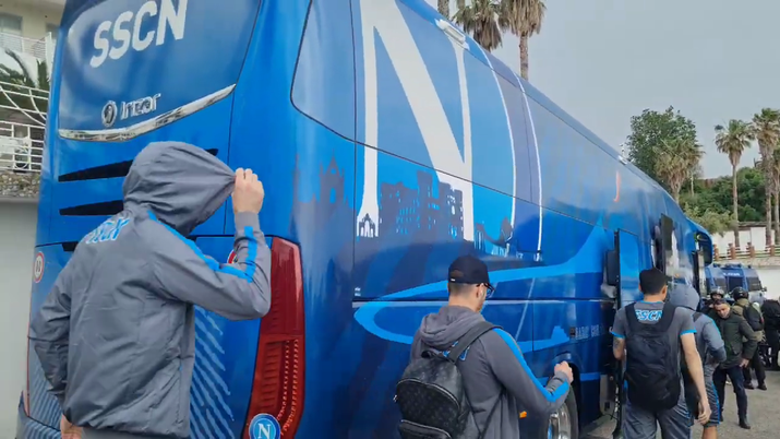 VIDEO Il Napoli lascia l’hotel del ritiro diretto al “Maradona” - immagine 1
