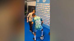 VIDEO / De Bruyne “umiliato” dal freestyler: numero da urlo
