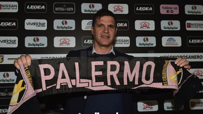 PALERMO, ITALY - MARCH 01:  Aladino Valoti, new Sport Director of US Citta' di Palermo, poses during a press conference at Campo Tenente Onorato on March 1, 2018 in Palermo, Italy.  (Photo by Tullio M. Puglia/Getty Images)  PALERMO, ITALY - MARCH 01:  Aladino Valoti, new Sport Director of US Citta' di Palermo, poses during a press conference at Campo Tenente Onorato on March 1, 2018 in Palermo, Italy.  (Photo by Tullio M. Puglia/Getty Images)