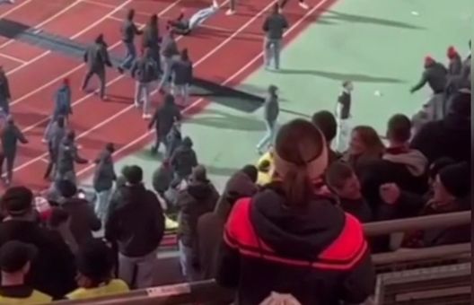 DFB Pokal, violenti scontri in campo tra gli ultras di Norimberga e Stoccarda- immagine 2