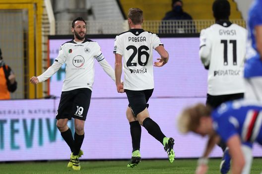 LA SPEZIA, ITALY - JANUARY 11: Claudio Terzi of Spezia Calcio celebrates after scoring a goal during the Serie A match between Spezia Calcio and UC Sampdoria at Stadio Alberto Picco on January 11, 2021 in La Spezia, Italy. (Photo by Gabriele Maltinti/Getty Images) LA SPEZIA, ITALY - JANUARY 11: Claudio Terzi of Spezia Calcio celebrates after scoring a goal during the Serie A match between Spezia Calcio and UC Sampdoria at Stadio Alberto Picco on January 11, 2021 in La Spezia, Italy. (Photo by Gabriele Maltinti/Getty Images)