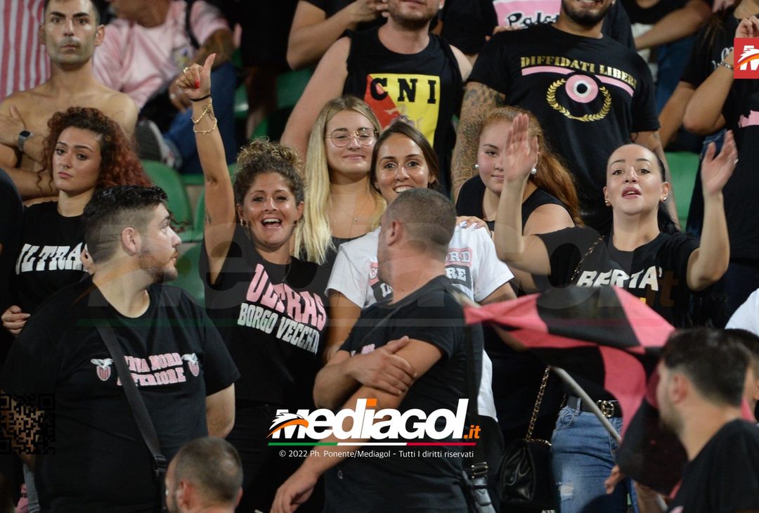 FOTOTIFO, Palermo-Genoa 1-0: i tifosi allo stadio “Renzo Barbera” (Gallery) - immagine 6