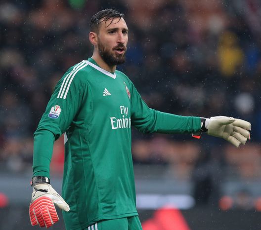 MILAN, ITALY - DECEMBER 27: Antonio Donnarumma of AC Milan gestures during the TIM Cup match between AC Milan and FC Internazionale at Stadio Giuseppe Meazza on December 27, 2017 in Milan, Italy. (Photo by Emilio Andreoli/Getty Images)
