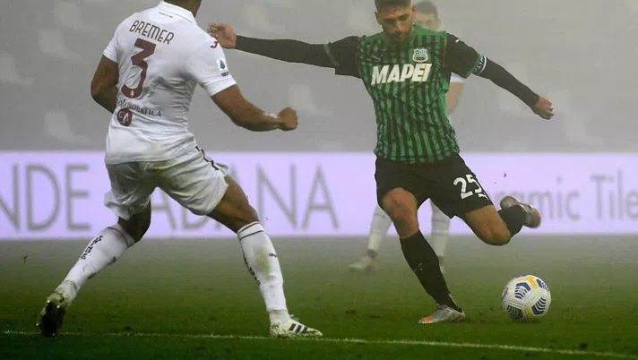 REGGIO NELL'EMILIA, ITALY - OCTOBER 23: Domenico Berardi of US Sassuolo in action during the Serie A match between US Sassuolo and Torino FC at Mapei Stadium - Città del Tricolore on October 23, 2020 in Reggio nell'Emilia, Italy. (Photo by Alessandro Sabattini/Getty Images)