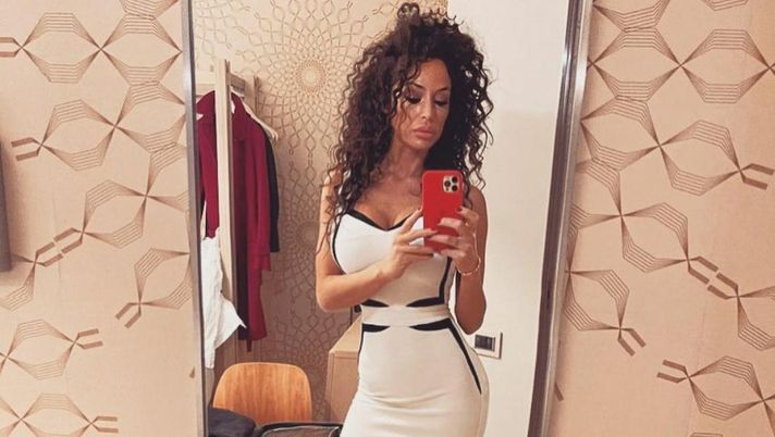 Raffaella Fico innamorata del suo Piero. Ma spunta la ex di lui: “Vuole me, apra gli occhi”  Raffaella Fico innamorata del suo Piero. Ma spunta la ex di lui: “Vuole me, apra gli occhi”