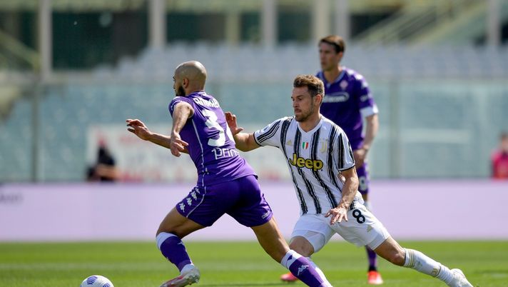 FLORENCE, ITALY - APRIL 25: Juventus player Aaron Ramsey and Fiorentina player Sofyan Amrabat during the Serie A match between ACF Fiorentina and Juventus at Stadio Artemio Franchi on April 25, 2021 in Florence, Italy. Sporting stadiums around Italy remain under strict restrictions due to the Coronavirus Pandemic as Government social distancing laws prohibit fans inside venues resulting in games being played behind closed doors. (Photo by Daniele Badolato - Juventus FC/undefined) FLORENCE, ITALY - APRIL 25: Juventus player Aaron Ramsey and Fiorentina player Sofyan Amrabat during the Serie A match between ACF Fiorentina and Juventus at Stadio Artemio Franchi on April 25, 2021 in Florence, Italy. Sporting stadiums around Italy remain under strict restrictions due to the Coronavirus Pandemic as Government social distancing laws prohibit fans inside venues resulting in games being played behind closed doors. (Photo by Daniele Badolato - Juventus FC/undefined)
