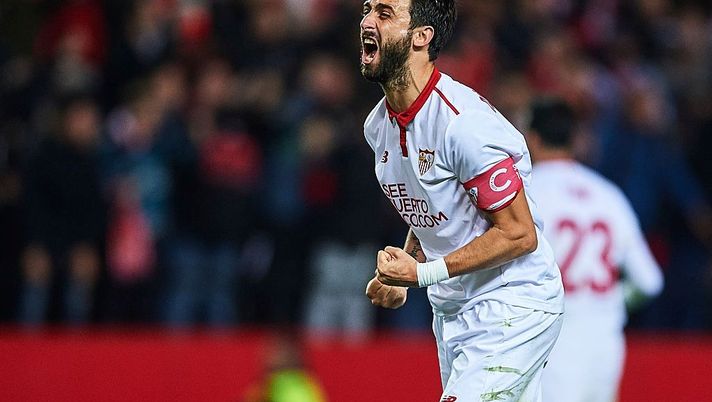 SEVILLE, SPAIN - JANUARY 15: Nicolas Pareja of Sevilla FC celebrates after winnig the match during the La Liga match between Sevilla FC and Real Madrid CF at Estadio Ramon Sanchez Pizjuan on January 15, 2017 in Seville, Spain. (Photo by Aitor Alcalde/Getty Images) SEVILLE, SPAIN - JANUARY 15: Nicolas Pareja of Sevilla FC celebrates after winnig the match during the La Liga match between Sevilla FC and Real Madrid CF at Estadio Ramon Sanchez Pizjuan on January 15, 2017 in Seville, Spain. (Photo by Aitor Alcalde/Getty Images)