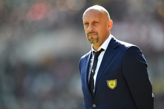 TURIN, ITALY - MARCH 03: Chievo head coach Domenico Di Carlo looks on during the Serie A match between Torino FC and Chievo at Stadio Olimpico di Torino on March 3, 2019 in Turin, Italy. (Photo by Valerio Pennicino/Getty Images) TURIN, ITALY - MARCH 03: Chievo head coach Domenico Di Carlo looks on during the Serie A match between Torino FC and Chievo at Stadio Olimpico di Torino on March 3, 2019 in Turin, Italy. (Photo by Valerio Pennicino/Getty Images)