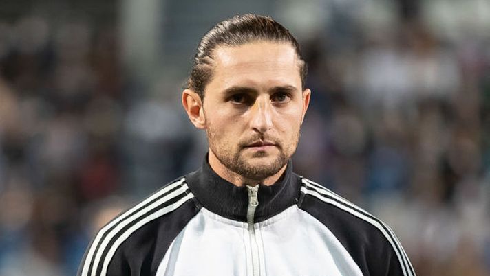 REGGIO NELL'EMILIA, ITALY - APRIL 25: Adrien Rabiot of Juventus looks on during the Serie A match between US Sassuolo and Juventus at Mapei Stadium - Citta' del Tricolore on April 25, 2022 in Reggio nell'Emilia, Italy. (Photo by Emmanuele Ciancaglini/Getty Images) Rabiot: “Futuro, non so cosa succederà. Parlerò con la società ma ora…” - immagine 1