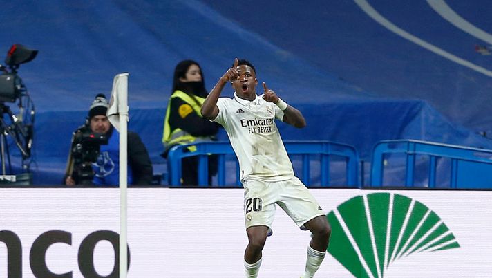 MADRID, SPAIN - JANUARY 26: Vinicius Junior of Real Madrid celebrates after scoring their third side goal during the Copa Del Rey Quarter Final match between Real Madrid and Atletico de Madrid at Estadio Santiago Bernabeu on January 26, 2023 in Madrid, Spain. (Photo by Florencia Tan Jun/Getty Images) Vinicius risponde all’attacco pre-derby di Copa del Rey: “C’è solo un Madrid…” - immagine 1