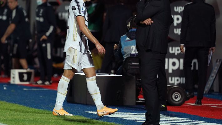 CROTONE, ITALY - OCTOBER 17: Federico Chiesa of Juventus leaving the field after been sent off during the Serie A match between FC Crotone and Juventus at Stadio Comunale Ezio Scida on October 17, 2020 in Crotone, Italy. (Photo by Getty Images/Getty Images) CROTONE, ITALY - OCTOBER 17: Federico Chiesa of Juventus leaving the field after been sent off during the Serie A match between FC Crotone and Juventus at Stadio Comunale Ezio Scida on October 17, 2020 in Crotone, Italy. (Photo by Getty Images/Getty Images)