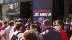 VIDEO PSG, la maglia di Messi va a ruba: lunghe code fuori dallo store ufficiale